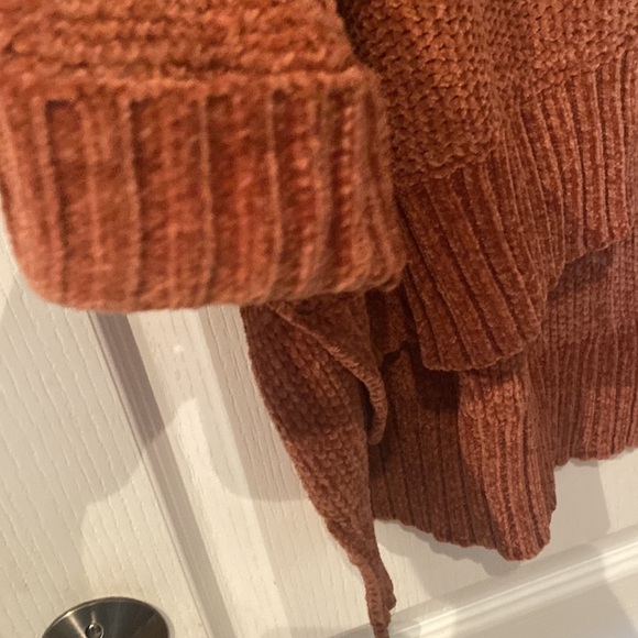 Main strip size small chenille Hi low hem rolled cuff rust sweater - Picture 4 of 6